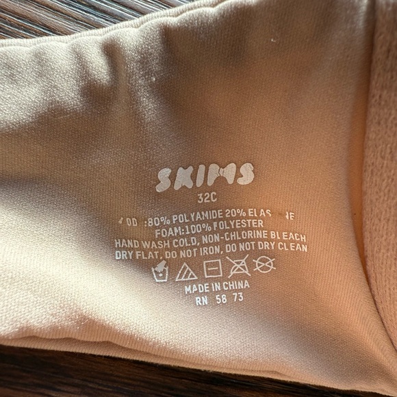 SKIMS Plunge Bra - Picture 2 of 2